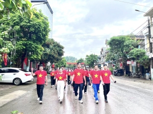 Lễ phát động Chương trình đi bộ “cùng Việt Nam tiến bước”.