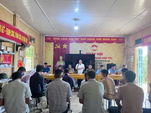 Tổ công tác số 2 xã Than Uyên thăm và làm việc với Bản Đắc