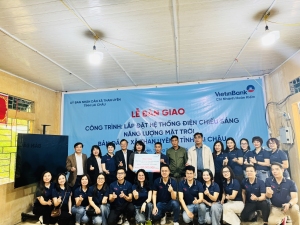 Lễ bàn giao công trình điện chiếu sáng năng lượng mặt trời tại bản Đắc