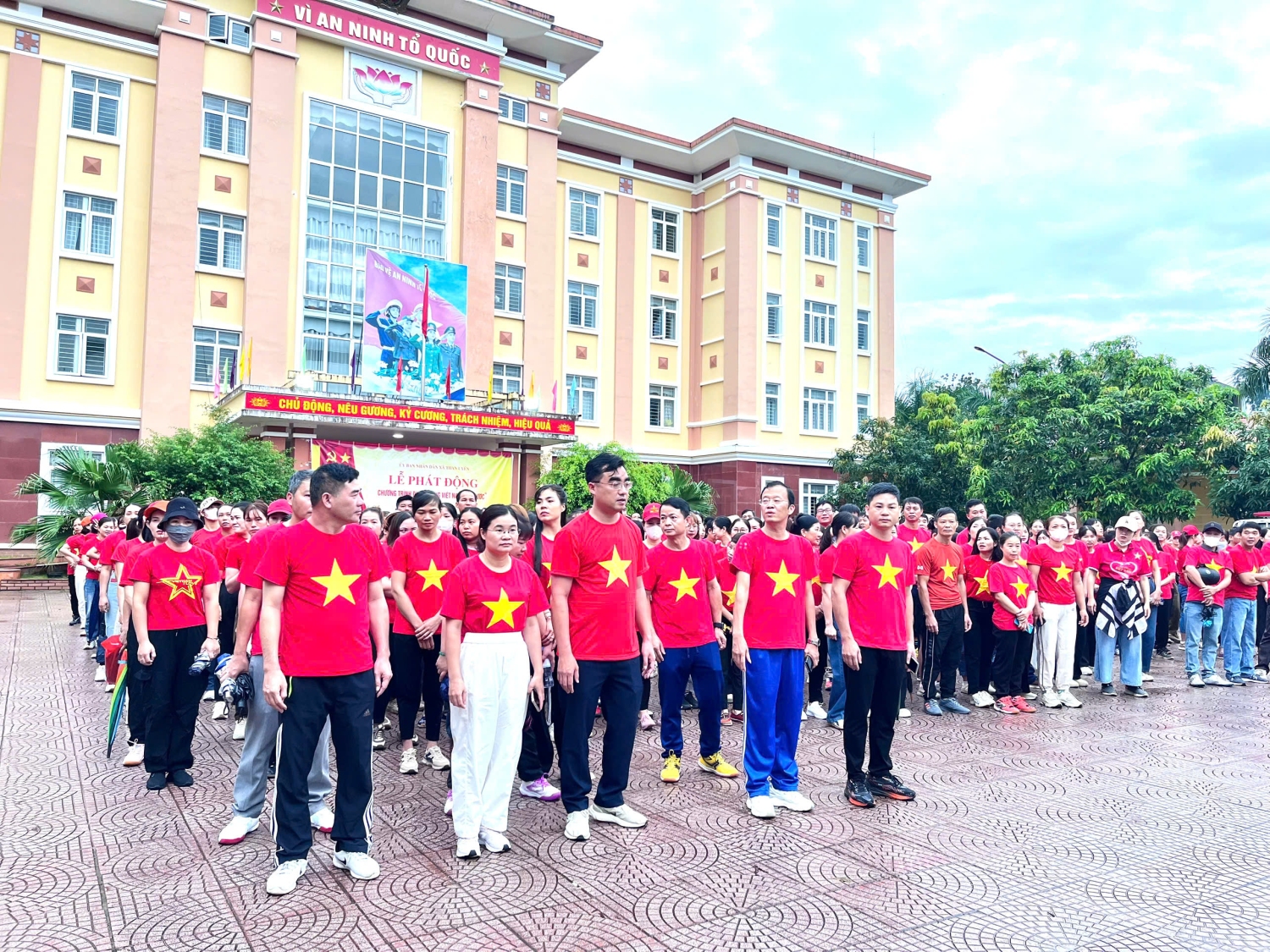 Lễ phát động chương trình đi bộ “ cùng Việt Nam tiến bước”