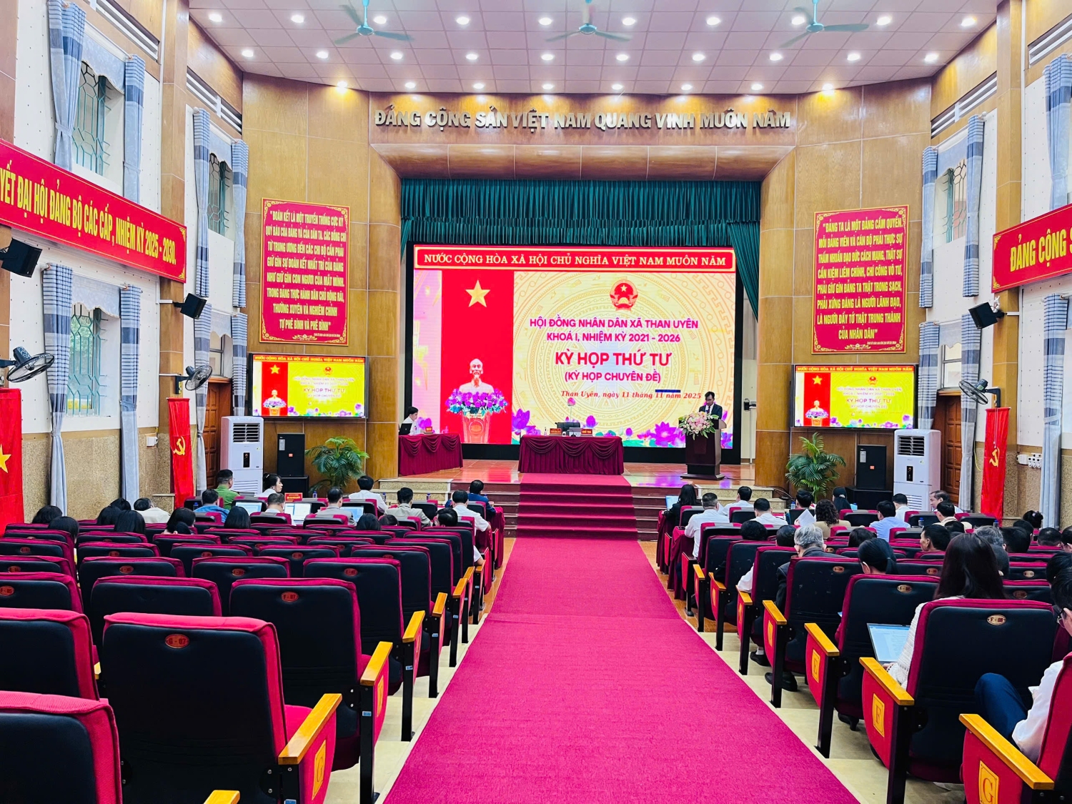 Kỳ họp thứ tư (Kỳ họp chuyên đề) HĐND xã Than Uyên