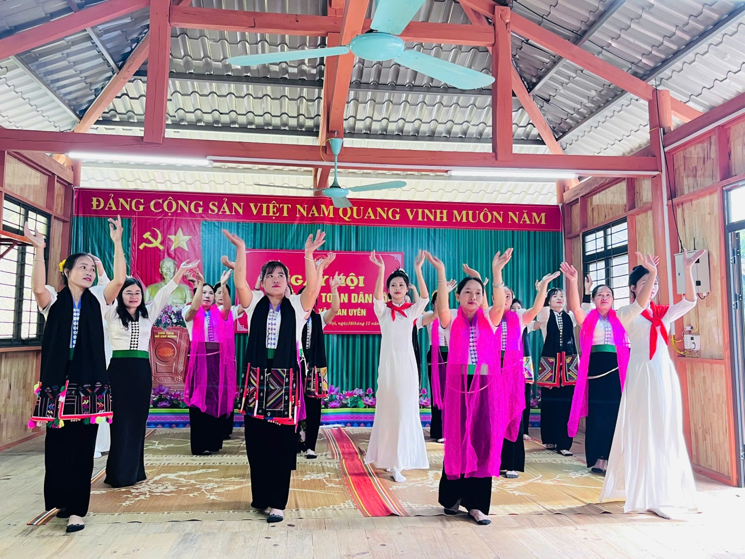 Ngày hội Đại đoàn kết toàn dân tộc bản Co Nọi