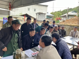 MỘT NGÀY THIẾT THỰC TẠI ĐIỂM HỖ TRỢ CHUYỂN ĐỔI SỐ XÃ THAN UYÊN